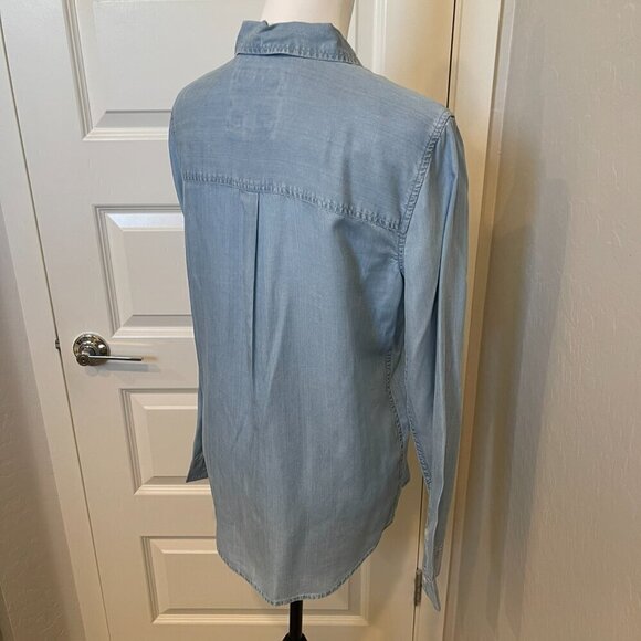 SO Perfectly Soft Chambray Shirt in Blue - Size Medium - NWT (327) - Picture 7 of 10